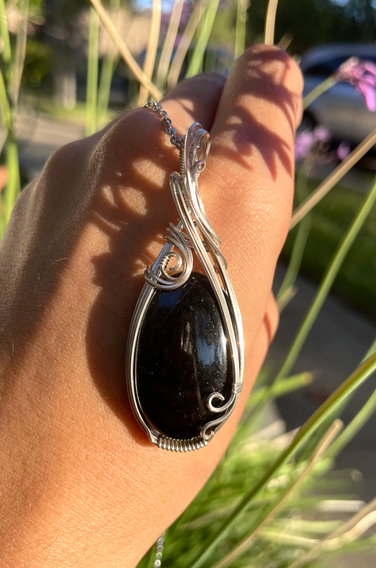 𝐷𝑢𝑎𝑙𝑖𝑡𝑦 • Black Tourmaline