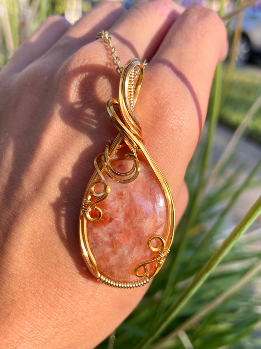 𝐴𝑚𝑎𝑡𝑒𝑟𝑎𝑠𝑢 • Sunstone